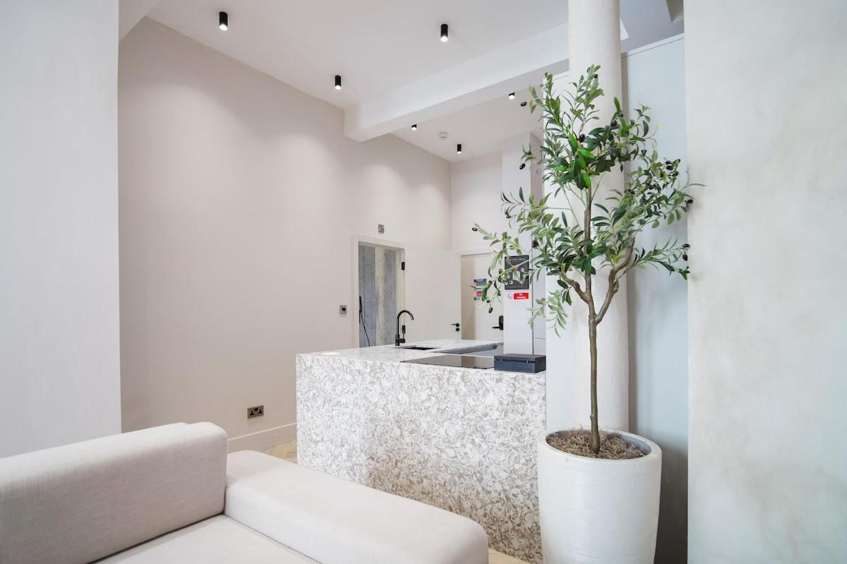 Japandi By The Heim Residences Манчестер Экстерьер фото