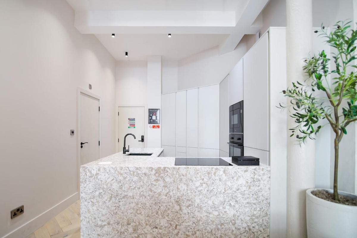 Japandi By The Heim Residences Манчестер Экстерьер фото